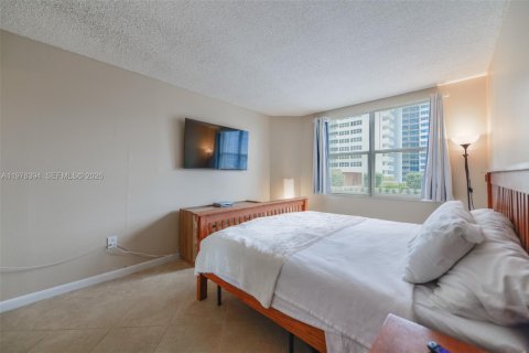 Condo in Hallandale Beach, Florida, 1 bedroom  № 2041954 - photo 7