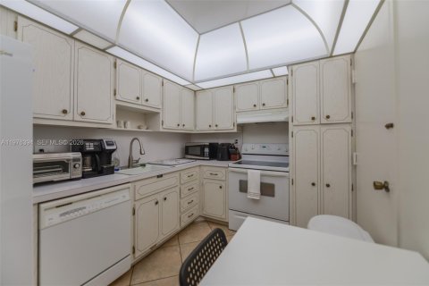 Condo in Hallandale Beach, Florida, 1 bedroom  № 2041954 - photo 20