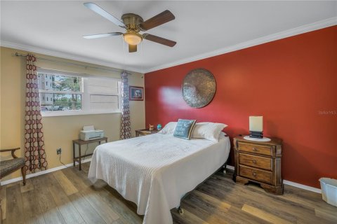 Condo in Saint Petersburg, Florida, 2 bedrooms  № 1567077 - photo 10