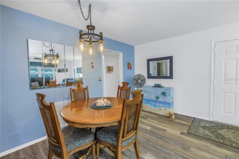 Condo in Saint Petersburg, Florida, 2 bedrooms  № 1567077 - photo 9