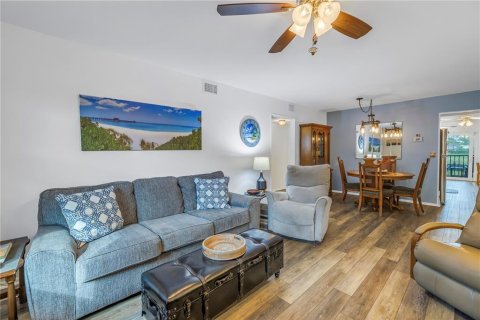Condo in Saint Petersburg, Florida, 2 bedrooms  № 1567077 - photo 6