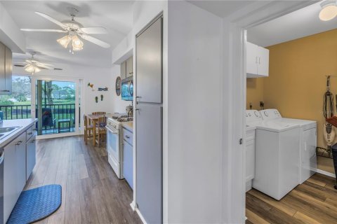 Condo in Saint Petersburg, Florida, 2 bedrooms  № 1567077 - photo 19