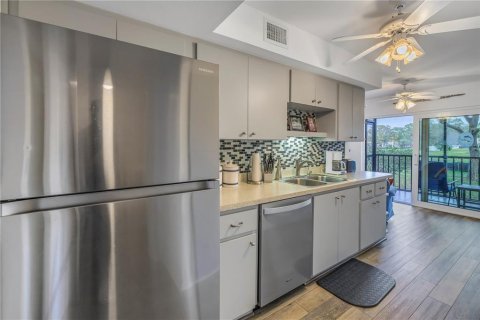 Condo in Saint Petersburg, Florida, 2 bedrooms  № 1567077 - photo 16