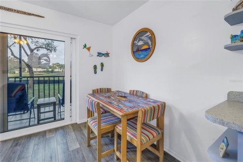 Condo in Saint Petersburg, Florida, 2 bedrooms  № 1567077 - photo 20