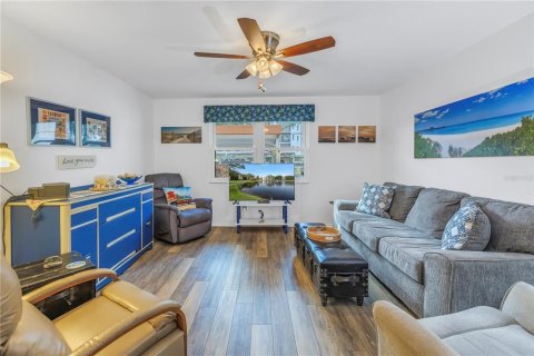 Condo in Saint Petersburg, Florida, 2 bedrooms  № 1567077 - photo 5