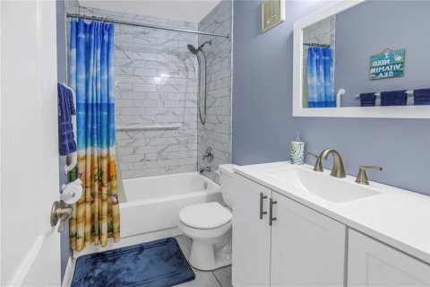 Condo in Saint Petersburg, Florida, 2 bedrooms  № 1567077 - photo 12