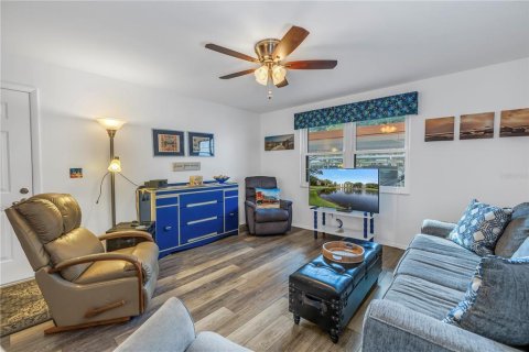 Condo in Saint Petersburg, Florida, 2 bedrooms  № 1567077 - photo 4