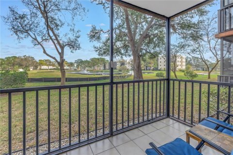 Condo in Saint Petersburg, Florida, 2 bedrooms  № 1567077 - photo 25