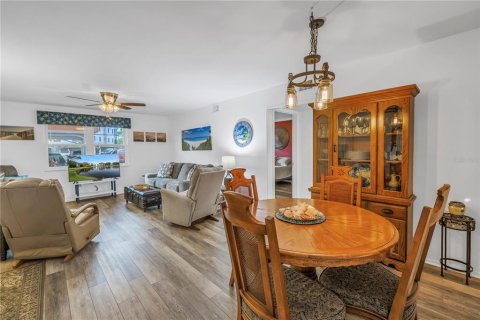 Condo in Saint Petersburg, Florida, 2 bedrooms  № 1567077 - photo 8