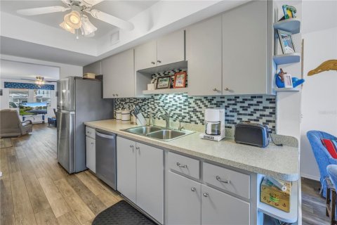 Condo in Saint Petersburg, Florida, 2 bedrooms  № 1567077 - photo 17