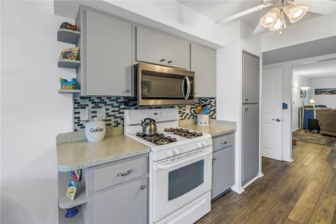 Condo in Saint Petersburg, Florida, 2 bedrooms  № 1567077 - photo 18