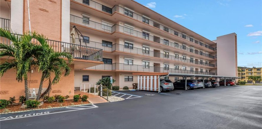 Condo in Saint Petersburg, Florida, 2 bedrooms № 1567077