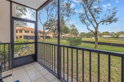 Condo in Saint Petersburg, Florida, 2 bedrooms  № 1567077 - photo 27