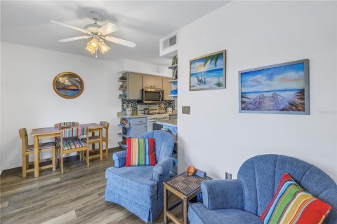 Condo in Saint Petersburg, Florida, 2 bedrooms  № 1567077 - photo 22
