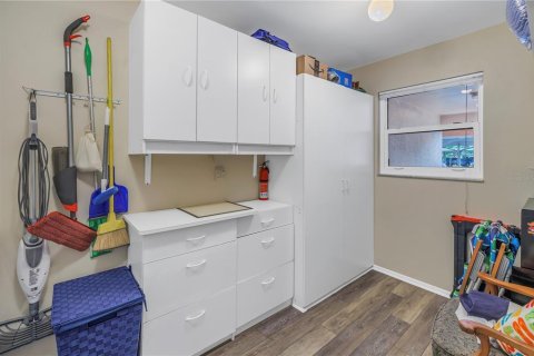 Condo in Saint Petersburg, Florida, 2 bedrooms  № 1567077 - photo 24