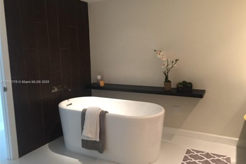 Condo in Aventura, Florida, 2 bedrooms  № 1742370 - photo 14