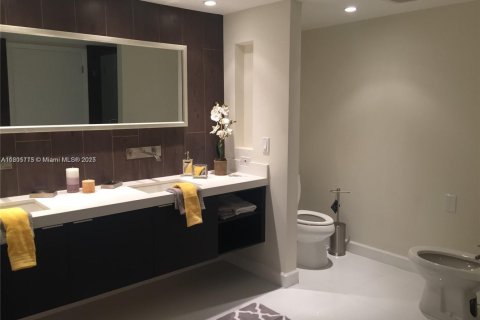 Condo in Aventura, Florida, 2 bedrooms  № 1742370 - photo 9
