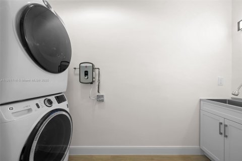 Adosado en venta en Miami Beach, Florida, 4 dormitorios, 169.08 m2 № 1975698 - foto 16