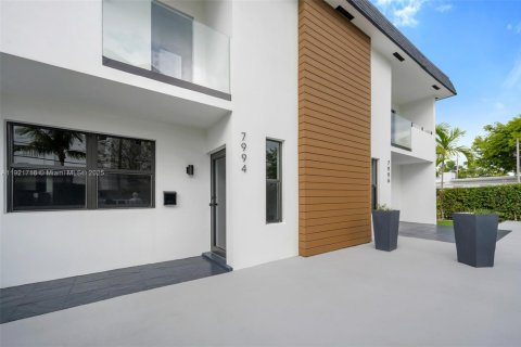 Adosado en venta en Miami Beach, Florida, 4 dormitorios, 169.08 m2 № 1975698 - foto 23