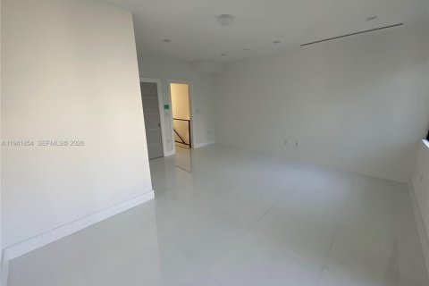 Снять в аренду кондоминиум в Майами, Флорида 3 спальни, 195.09м2, № 2000275 - фото 6