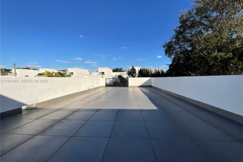 Снять в аренду кондоминиум в Майами, Флорида 3 спальни, 195.09м2, № 2000275 - фото 27