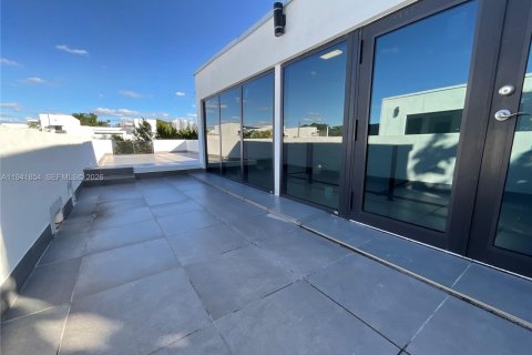 Снять в аренду кондоминиум в Майами, Флорида 3 спальни, 195.09м2, № 2000275 - фото 25