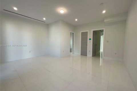 Снять в аренду кондоминиум в Майами, Флорида 3 спальни, 195.09м2, № 2000275 - фото 9