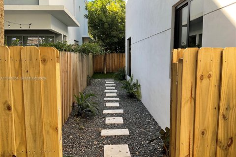 Снять в аренду кондоминиум в Майами, Флорида 3 спальни, 195.09м2, № 2000275 - фото 4