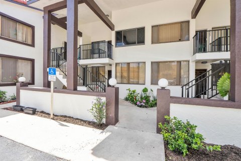 Copropriété à vendre à Oakland Park, Floride: 2 chambres, 99.87 m2 № 2078199 - photo 2