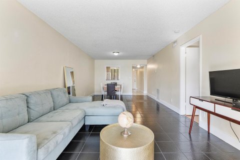 Copropriété à vendre à Oakland Park, Floride: 2 chambres, 99.87 m2 № 2078199 - photo 6