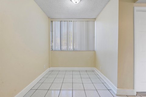 Copropriété à vendre à Oakland Park, Floride: 2 chambres, 99.87 m2 № 2078199 - photo 13