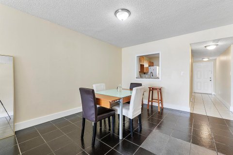 Copropriété à vendre à Oakland Park, Floride: 2 chambres, 99.87 m2 № 2078199 - photo 7