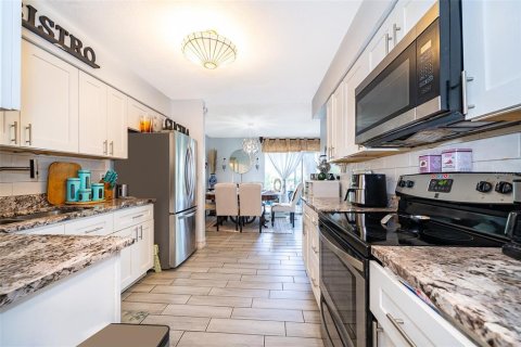 Condo in Orlando, Florida, 3 bedrooms  № 1679866 - photo 13
