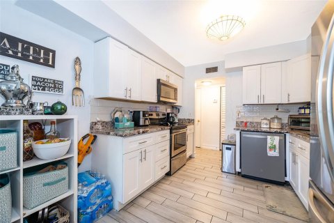 Condo in Orlando, Florida, 3 bedrooms  № 1679866 - photo 14
