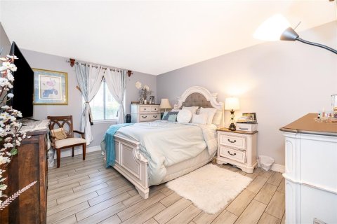 Condo in Orlando, Florida, 3 bedrooms  № 1679866 - photo 27