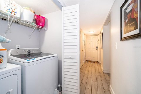Condo in Orlando, Florida, 3 bedrooms  № 1679866 - photo 24