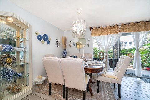 Condo in Orlando, Florida, 3 bedrooms  № 1679866 - photo 16