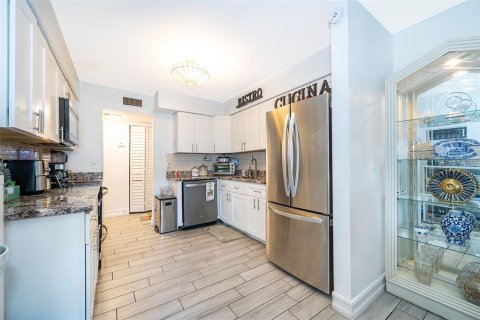 Condo in Orlando, Florida, 3 bedrooms  № 1679866 - photo 15