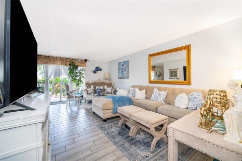 Condo in Orlando, Florida, 3 bedrooms  № 1679866 - photo 19