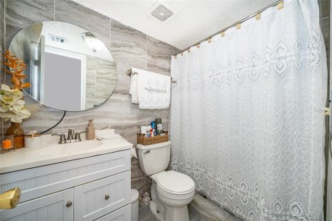 Condo in Orlando, Florida, 3 bedrooms  № 1679866 - photo 22