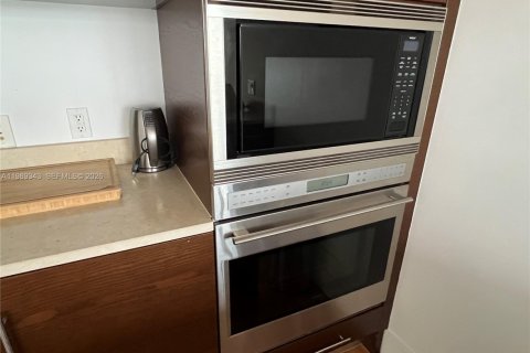 Condo in Miami, Florida, 3 bedrooms № 2243202 - photo 18