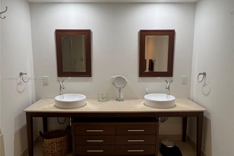 Condo in Miami, Florida, 3 bedrooms № 2243202 - photo 25