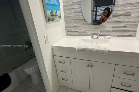 Condominio en alquiler en Hallandale Beach, Florida, 2 dormitorios, 97.55 m2 № 2062747 - foto 13