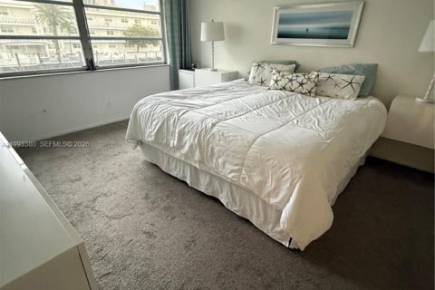 Condominio en alquiler en Hallandale Beach, Florida, 2 dormitorios, 97.55 m2 № 2062747 - foto 12