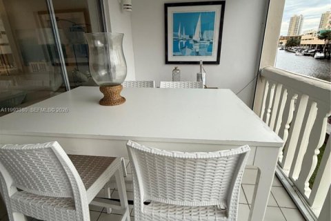 Condominio en alquiler en Hallandale Beach, Florida, 2 dormitorios, 97.55 m2 № 2062747 - foto 5
