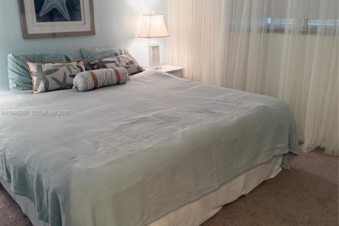 Condominio en alquiler en Hallandale Beach, Florida, 2 dormitorios, 97.55 m2 № 2062747 - foto 15