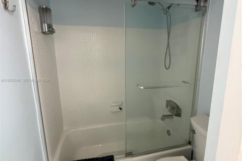 Condominio en alquiler en Hallandale Beach, Florida, 2 dormitorios, 97.55 m2 № 2062747 - foto 14