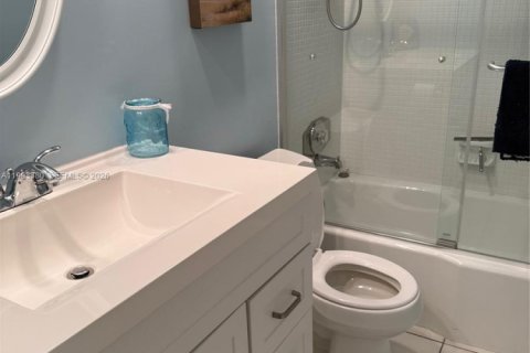 Condominio en alquiler en Hallandale Beach, Florida, 2 dormitorios, 97.55 m2 № 2062747 - foto 17