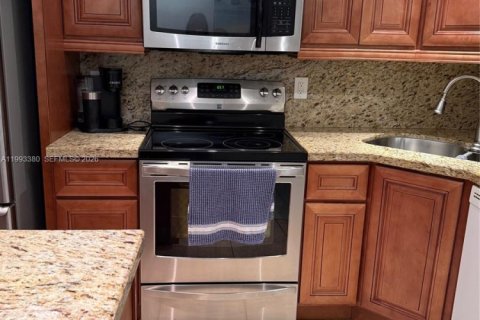 Condominio en alquiler en Hallandale Beach, Florida, 2 dormitorios, 97.55 m2 № 2062747 - foto 7