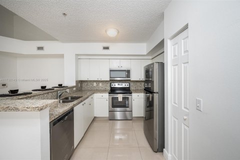 Condo in Miramar, Florida, 2 bedrooms  № 1481531 - photo 1